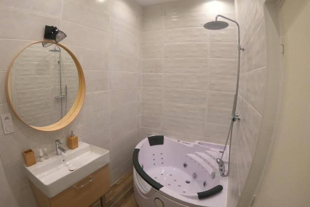 L'Escapade De Lyon, Charpennes, Jacuzzi Et Emplacement Ideal Apartment Villeurbanne Exterior photo